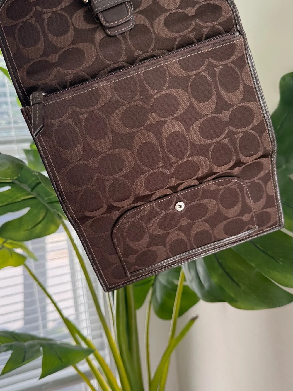 Vintage Coach Soho Signature Chocolate Brown Y2K Envelope Tri Fold Wallet EUC